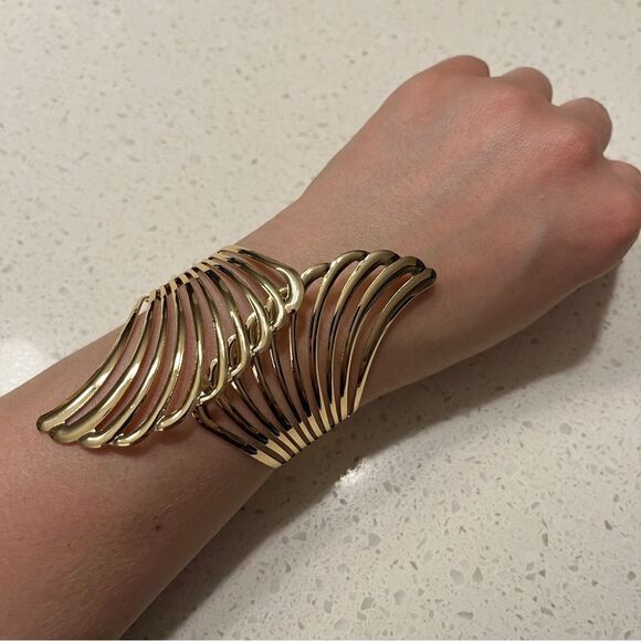 Simple Wing Style Bracelet For Summer - Picture 4 of 15